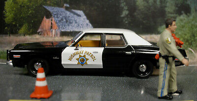 1974 Dodge Monaco California Highway Patrol 1:24 Green Light 85511