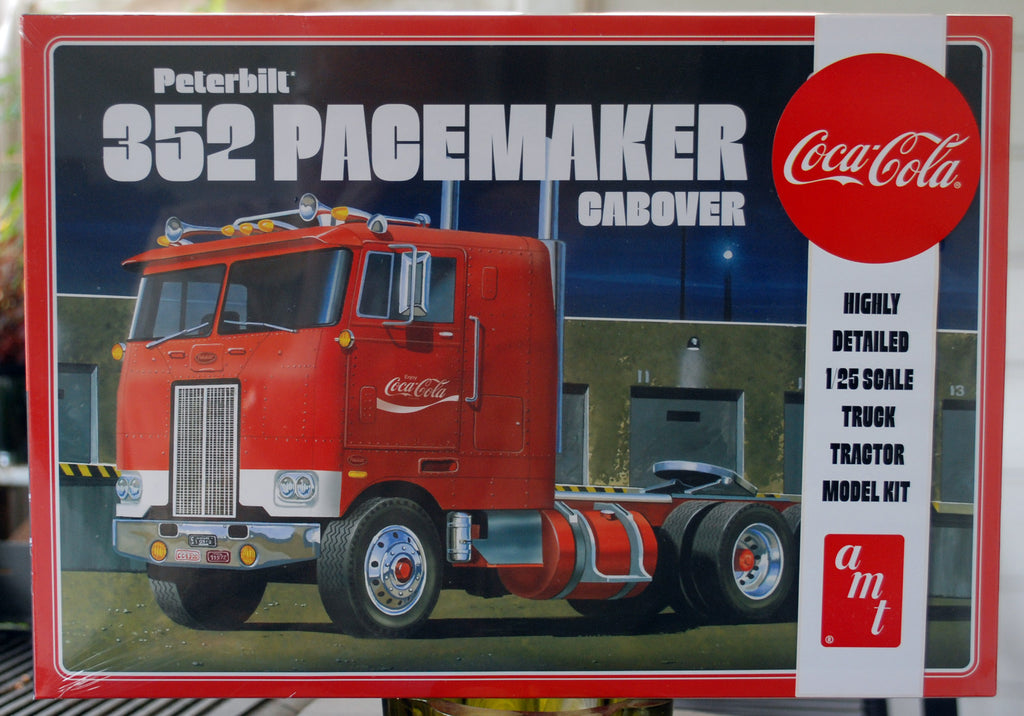 Peterbilt 352 Pacemaker Tractor COE Coca-Cola 1:25 AMT 1090