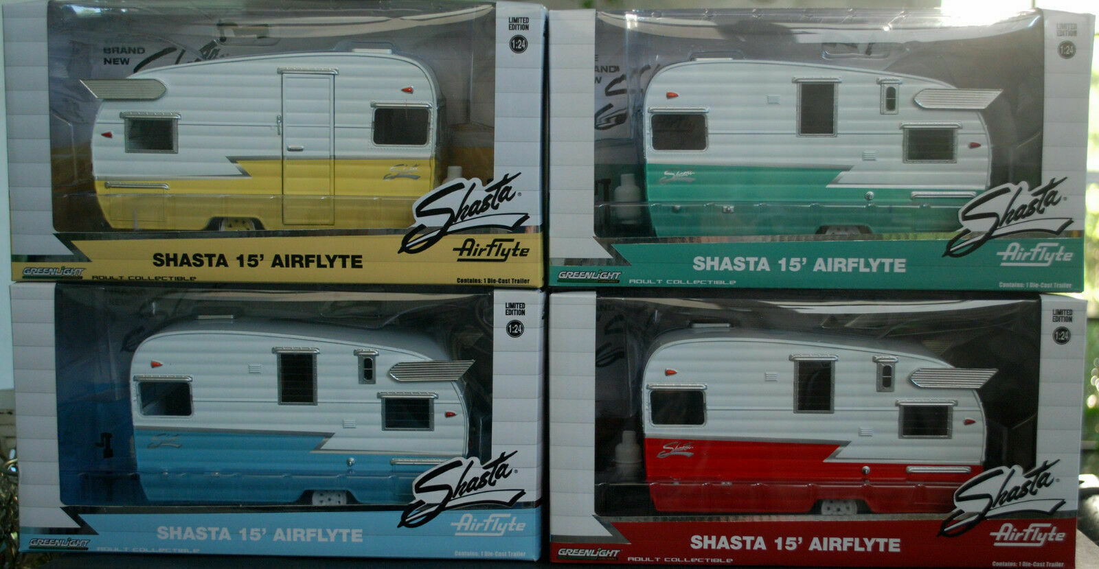1961 Shasta Airflyte 15`Camping Trailer Camping Anhänger 1:24, Green Light 18225