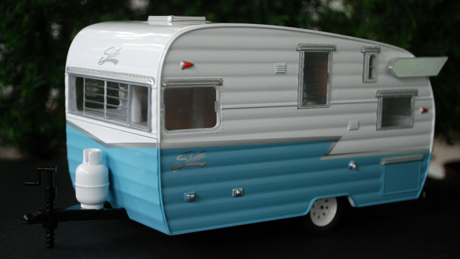 1961 Shasta Airflyte 15`Camping Trailer Camping Anhänger 1:24, Green Light 18225