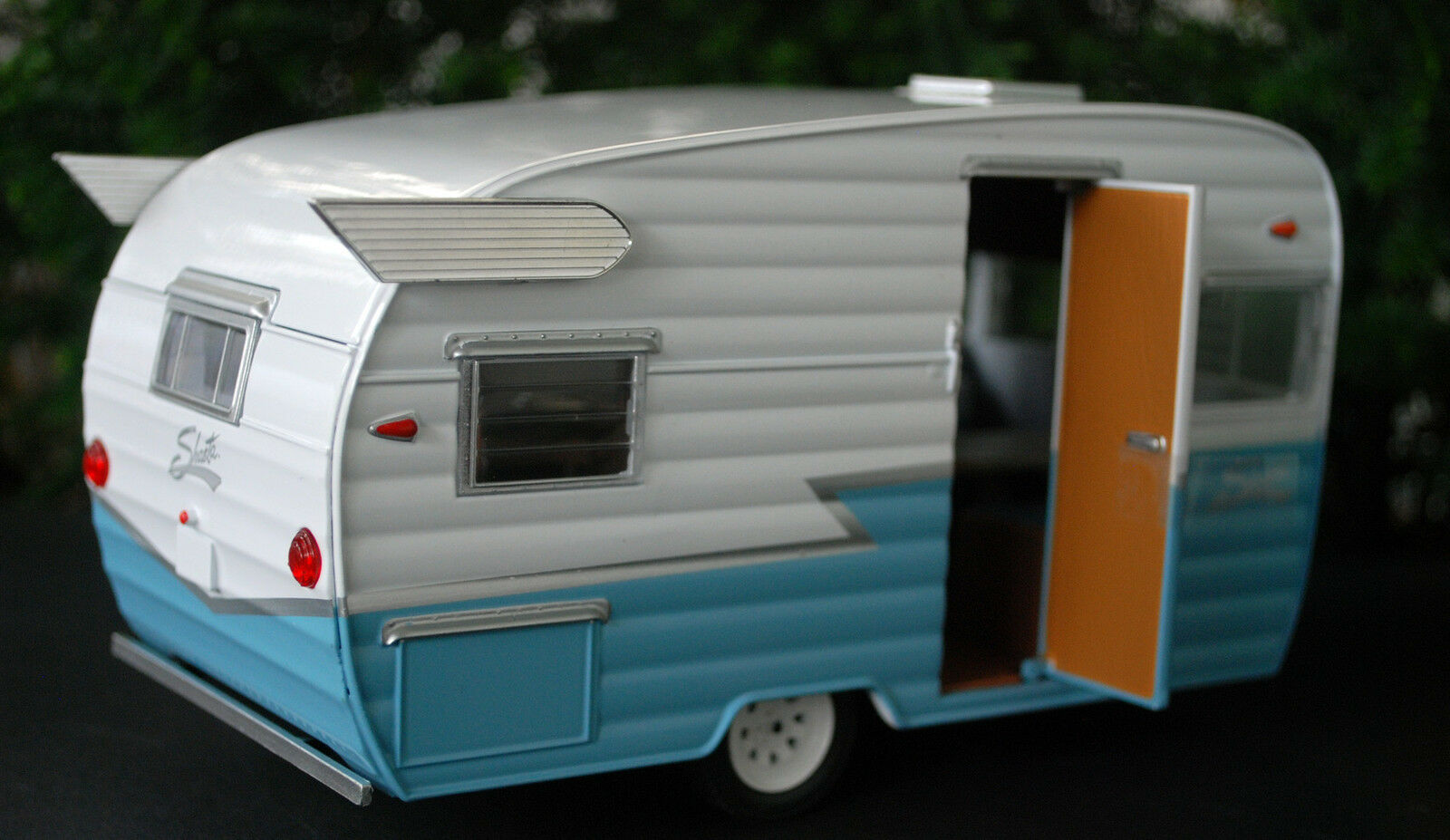 1961 Shasta Airflyte 15`Camping Trailer Camping Anhänger 1:24, Green Light 18225