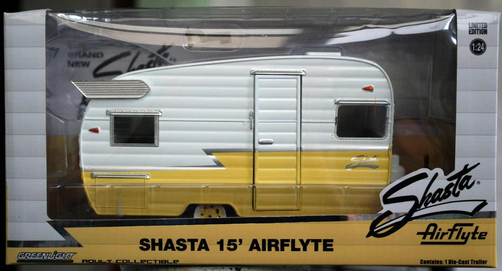 1961 Shasta Airflyte 15`Camping Trailer Camping Anhänger 1:24, Green Light 18225