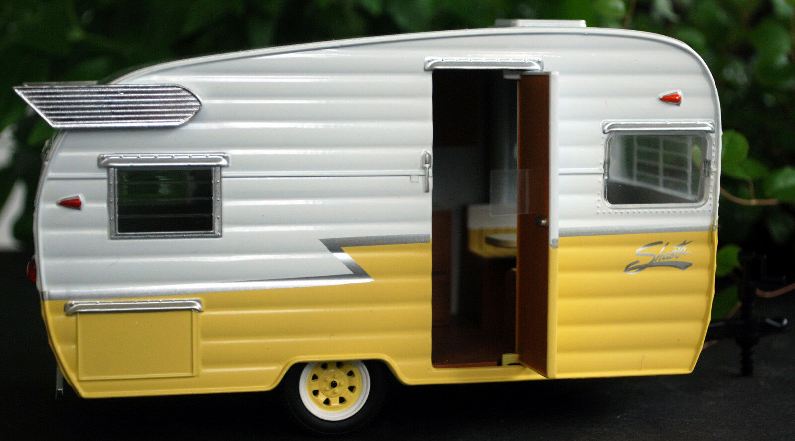 1961 Shasta Airflyte 15`Camping Trailer Camping Anhänger 1:24, Green Light 18225
