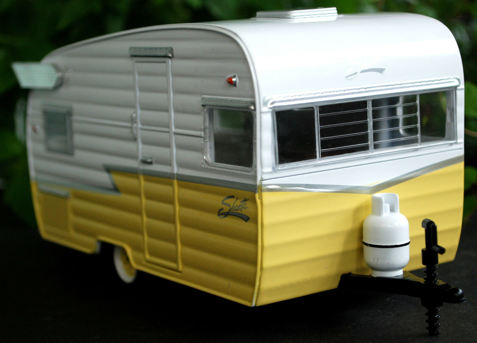 1961 Shasta Airflyte 15`Camping Trailer Camping Anhänger 1:24, Green Light 18225