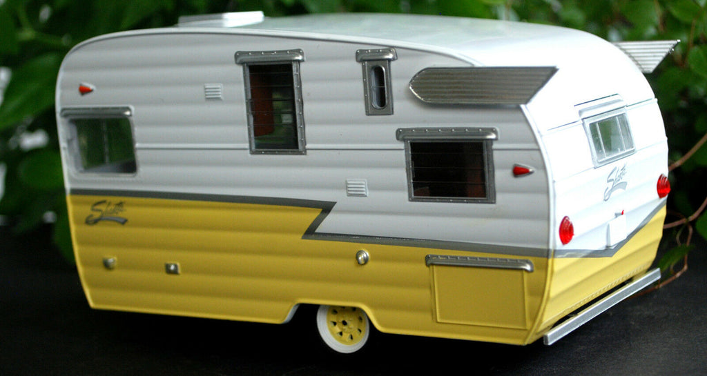 1961 Shasta Airflyte 15`Camping Trailer Camping Anhänger 1:24, Green Light 18225