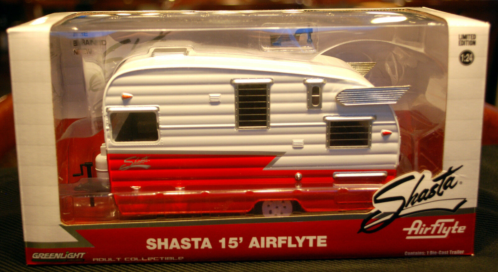 1961 Shasta Airflyte 15`Camping Trailer Camping Anhänger 1:24, Green Light 18225