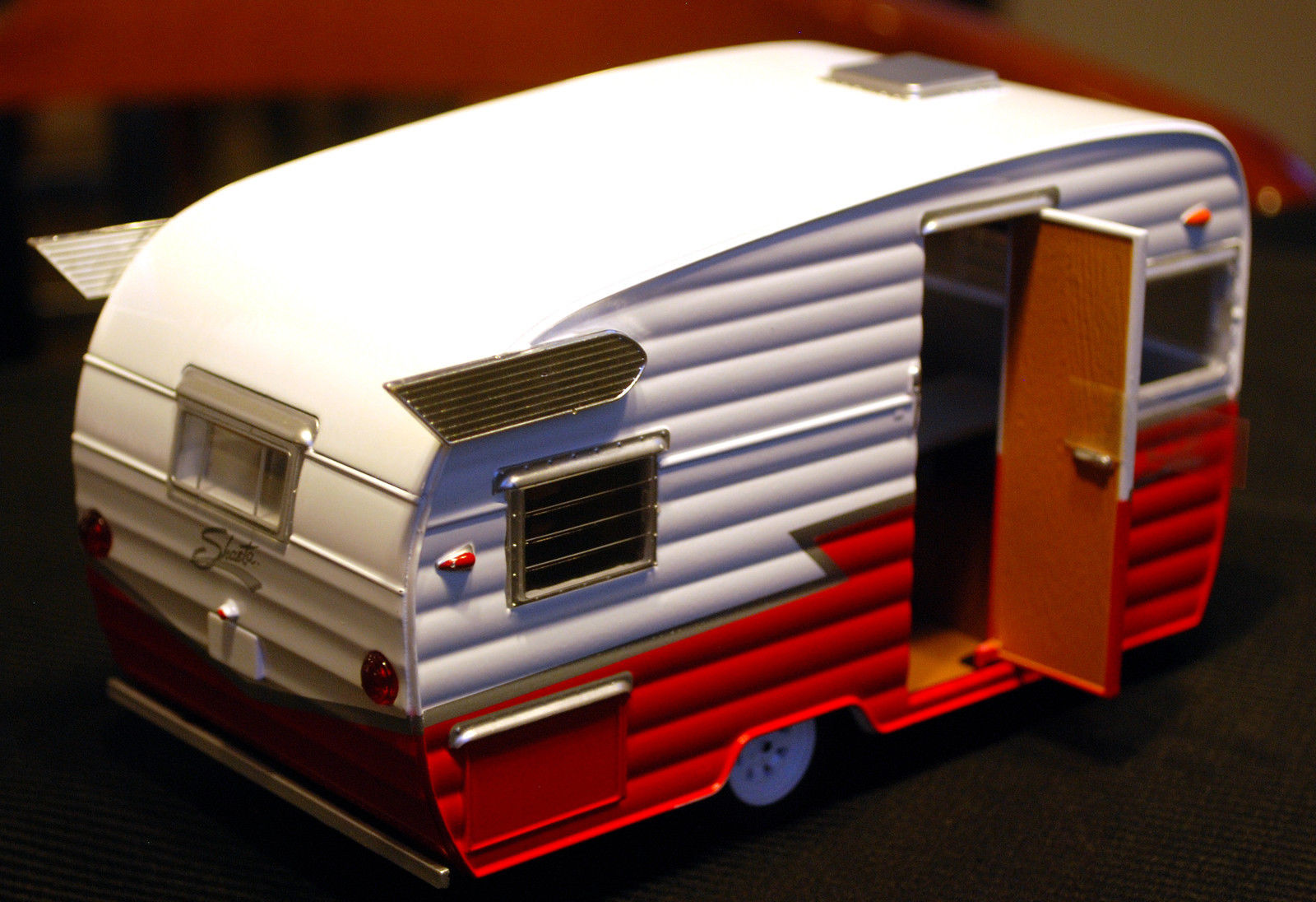 1961 Shasta Airflyte 15`Camping Trailer Camping Anhänger 1:24, Green Light 18225