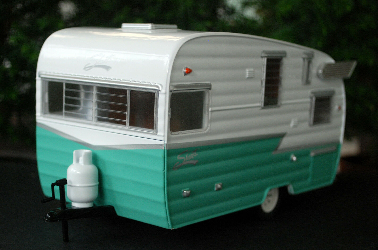 1961 Shasta Airflyte 15`Camping Trailer Camping Anhänger 1:24, Green Light 18225
