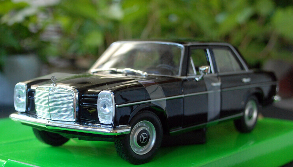 1968 Mercedes Benz 220 Strich 8 W 115 1:24 Welly 24091W