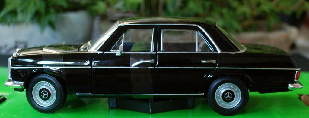 1968 Mercedes Benz 220 Strich 8 W 115 1:24 Welly 24091W